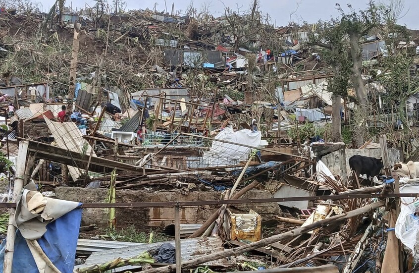 مسؤول حكومي بإقليم مايوت الفرنسي: عدد قتلى إعصار "تشيدو" سيبلغ المئات وربما بضعة آلاف (فيديو)