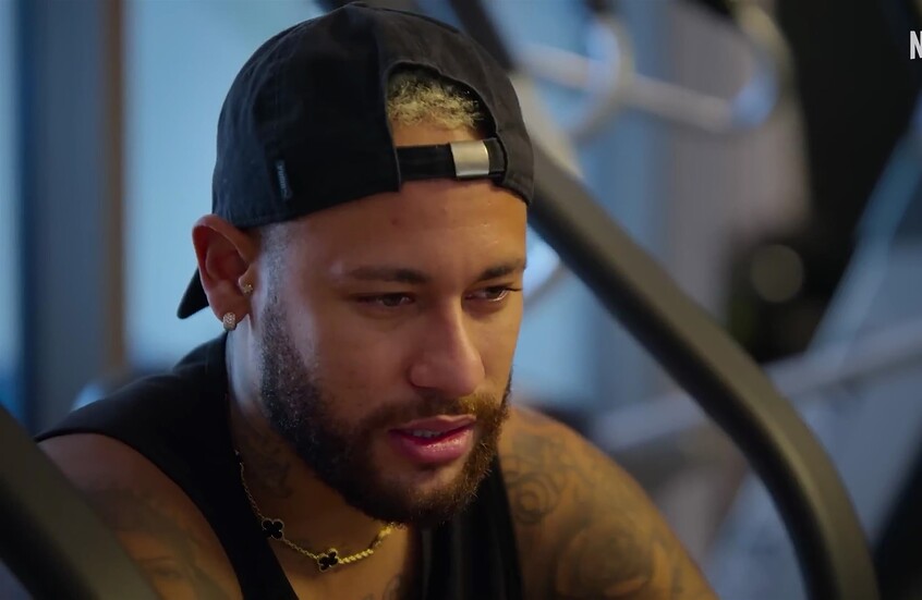 "هددتني وعاملتني مثل ميسي".. نيمار يشكو من جماهير باريس