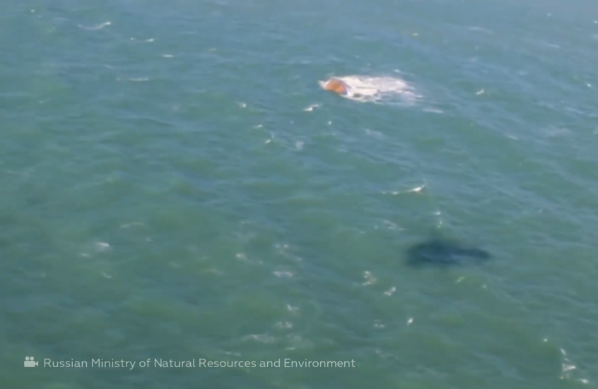 لقطات جوية من موقع تحطم ناقلتين روسيتين في مضيق كيرتش