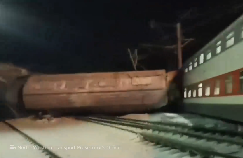 مشاهد من مكان اصطدام قطارين في مقاطعة مورمانسك أقصى شمال روسيا