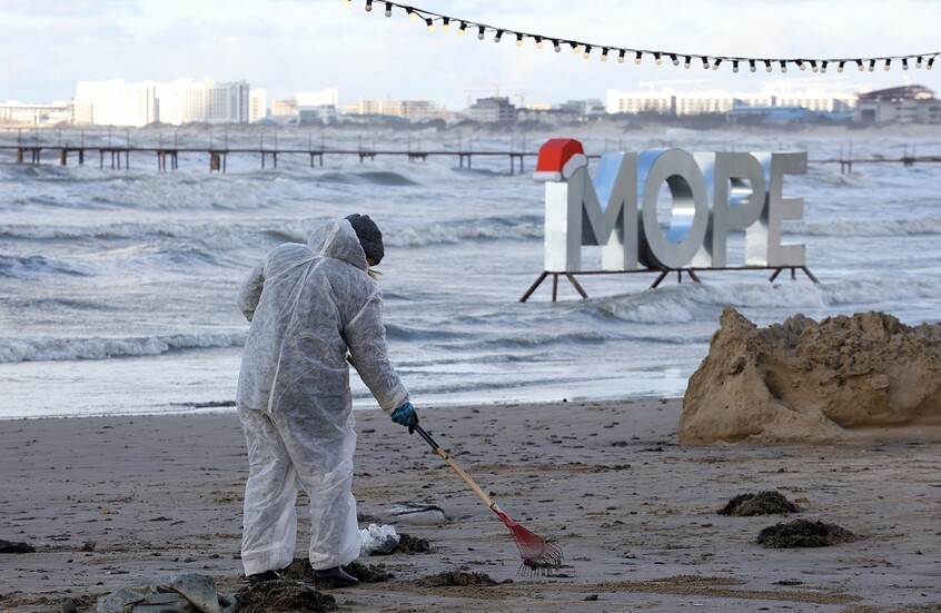 اعتقال قبطاني ناقلتي النفط الغارقتين في البحر الأسود