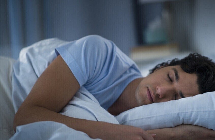 ماذا يعني سماع صوت ضربات القلب عند النوم؟