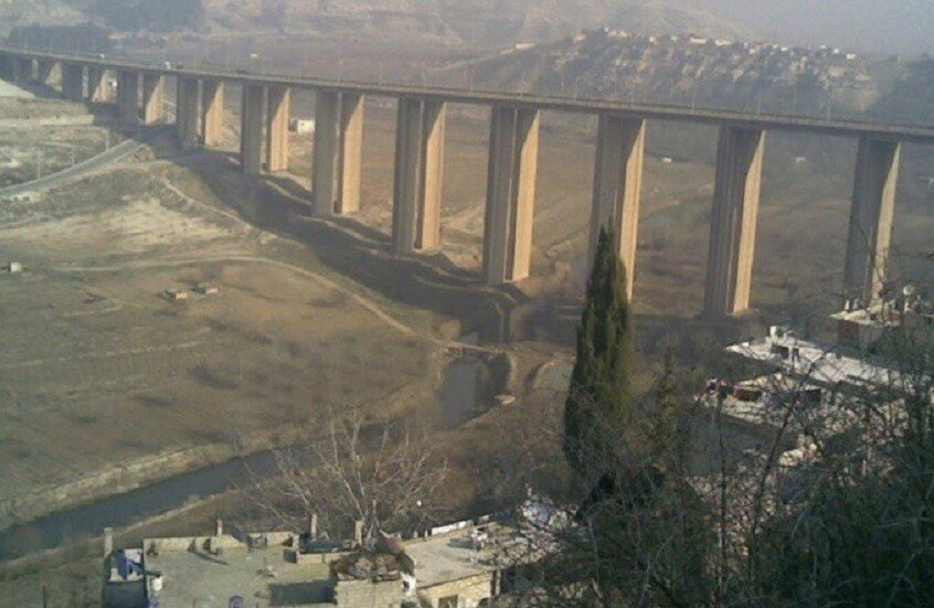 "سانا": إغلاق طريق حمص حماة عند جسر الرستن