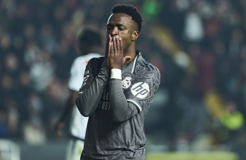 لماذا تواجد فينيسيوس في ملاعب أمريكا أثناء مباراة ريال مدريد ضد إشبيلية؟