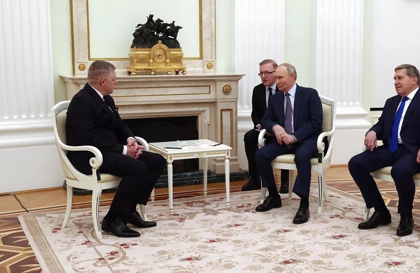 أوشاكوف: بوتين وفيتسو ناقشا موضوع الطاقة والمبادرات بشأن أوكرانيا