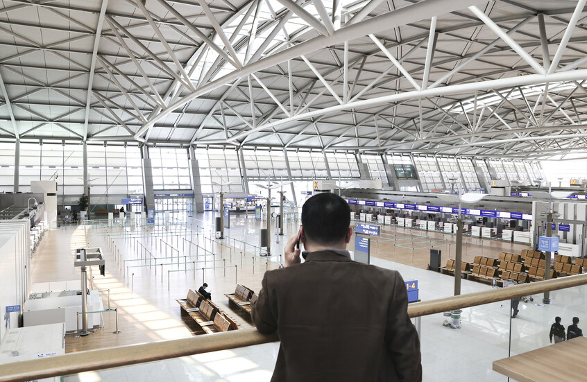 كوريا الجنوبية تعيد أجنبيا قسرا إلى البلاد للتحقيق معه بتهمة "تمويل جماعة إرهابية" في دولة عربية