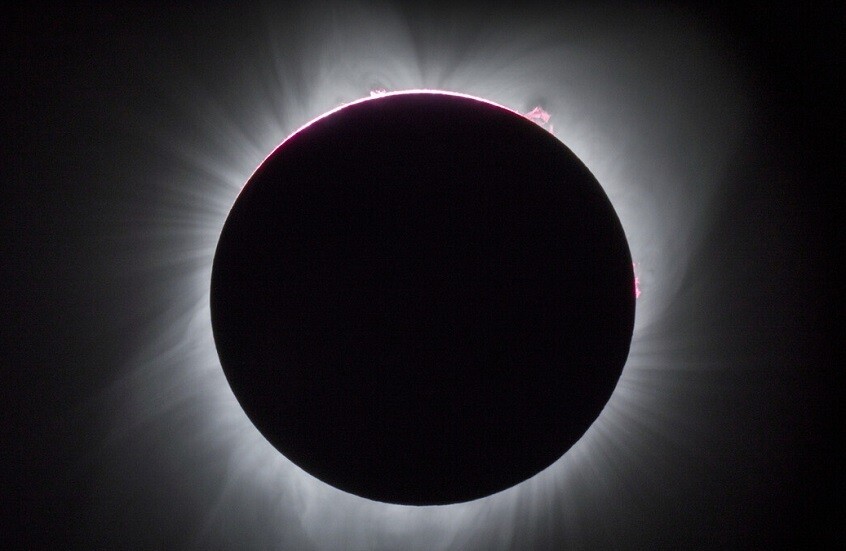 "القمر الأسود" يظهر في السماء قريبا!