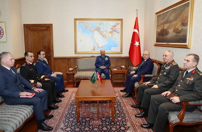 بدعوة من نظيره التركي.. رئيس الأركان السعودي يزور أنقرة ويلتقي غوراك ووزير الدفاع (صور)