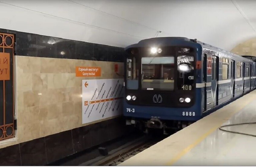 افتتاح واحدة من أعمق محطات مترو الأنفاق في بطرسبورغ (فيديو+ صور)