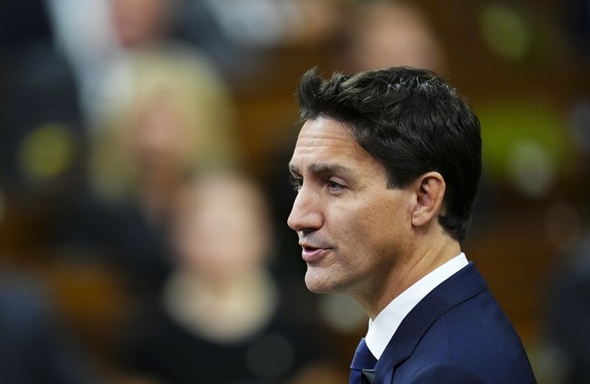 رئيس وزراء كندا يتعرض للإهانة من إحدى المواطنات 