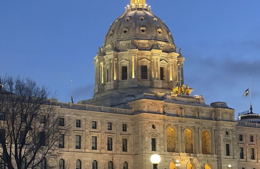 حزب ترامب يحقق أغلبية مؤقتة في مجلس نواب مينيسوتا الأمريكية بعد استقالة نائب ديمقراطي