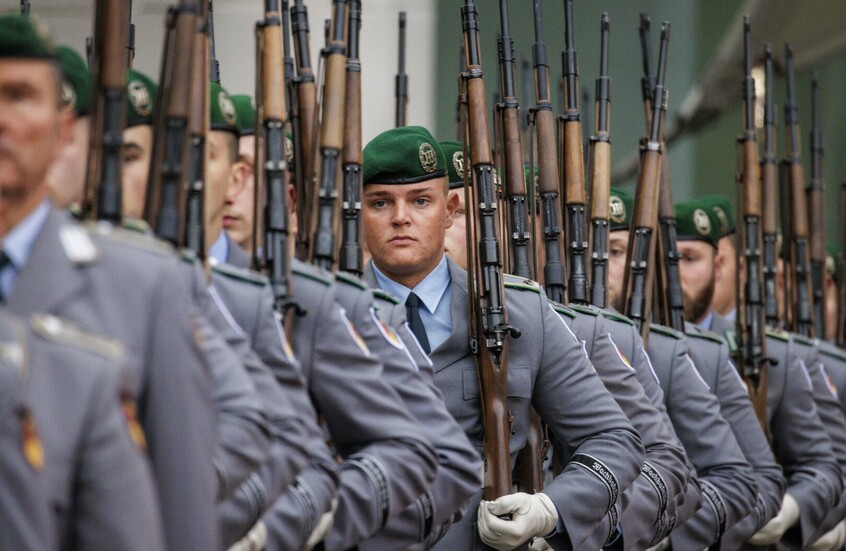 مسؤولة ألمانية تدعو إلى تكثيف الجهود لتجنيد المزيد من الأفراد في الجيش