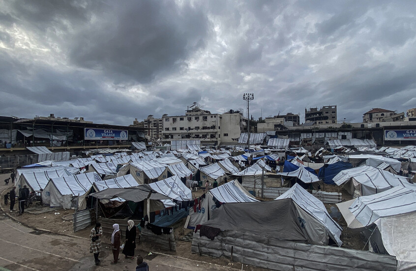 الخامس في أسبوع.. البرد القارس في غزة يقتل رضيعا ويدفع بتوأمه للعناية المركزة (صورة+فيديو)
