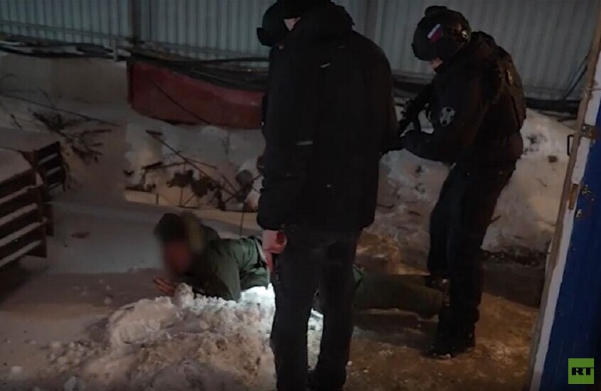 الأمن الروسي يحتجز عميلا للاستخبارات الأوكرانية تجسس على منشآت طاقة في موسكو (فيديو)