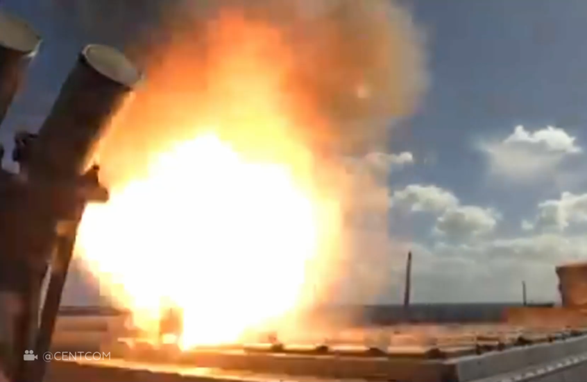 الجيش الأمريكي ينشر لقطات لإقلاع مقاتلاته وإطلاق صواريخ على أهداف الحوثيين