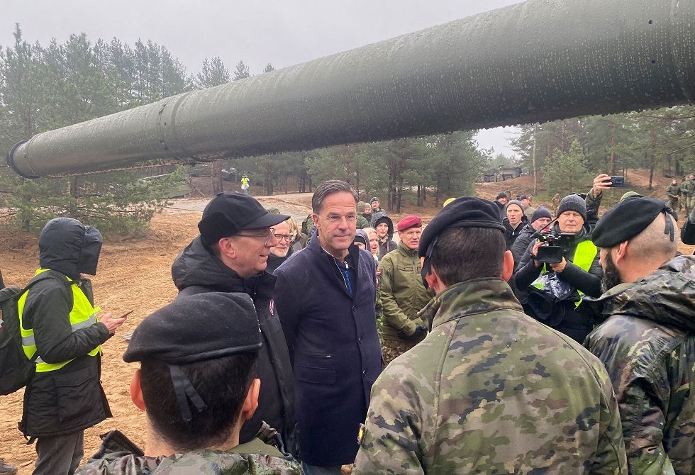 "الناتو" يقترح على زيلينسكي عدم الشروع في مفاوضات مع موسكو حتى تمتلئ ترسانته بالسلاح