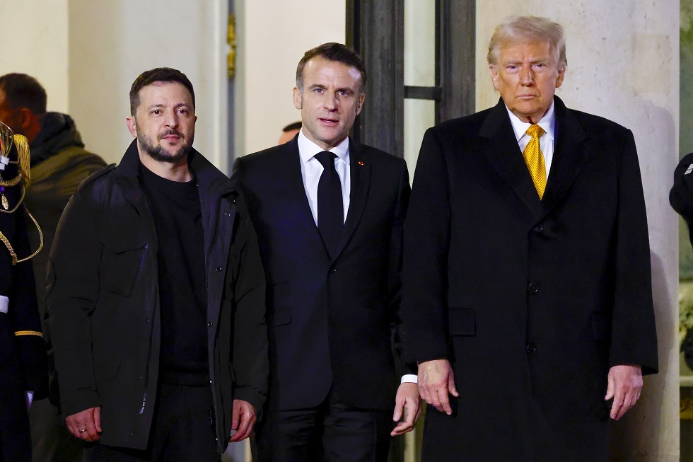 "أكسيوس": ترامب تردد في لقاء زيلينسكي في باريس