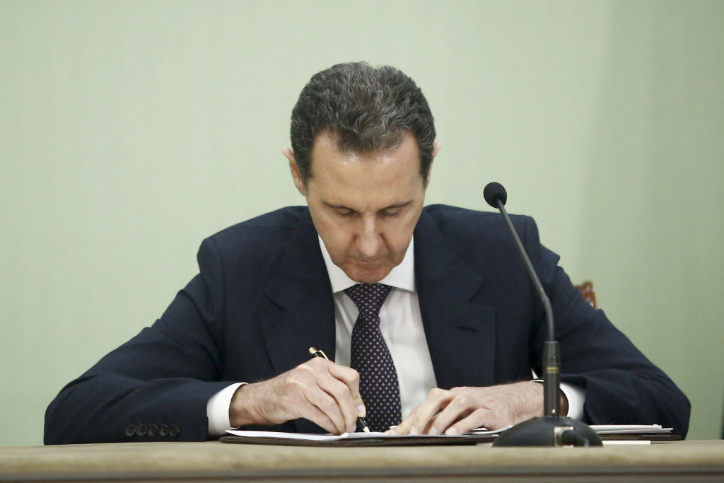 "جاييكي يا إميّ!".. كيف تفاعل فنانو سوريا مع سقوط بشار الأسد؟