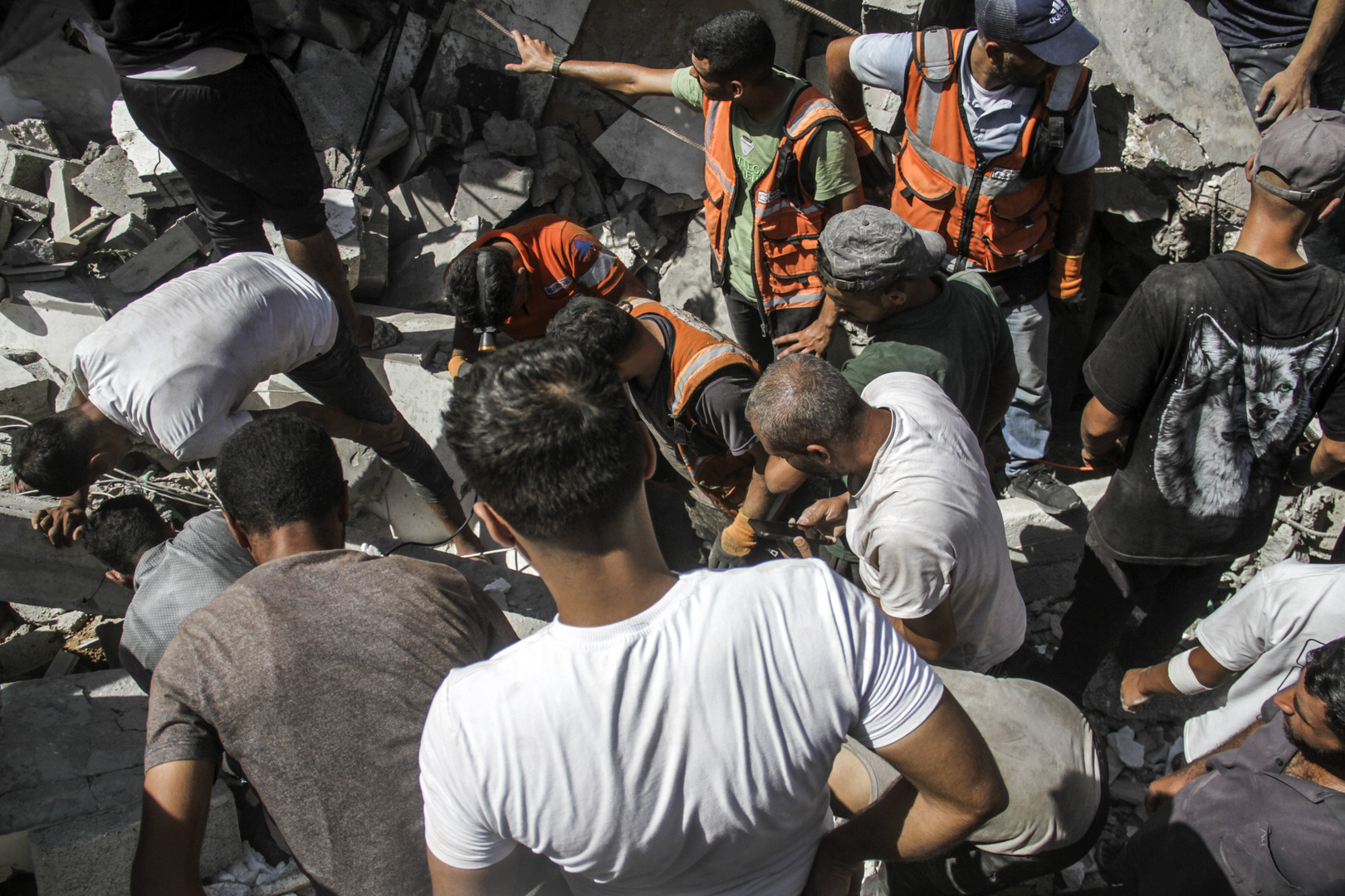 مقتل صحفية وأطفالها في قصف إسرائيلي استهدف شقة سكنية بمدينة غزة (صور)