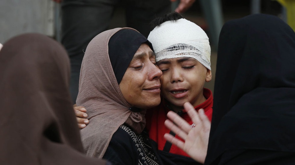 مقتل 12 شخصا بينهم 7 أطفال في قصف إسرائيلي استهدف منزلا شمال قطاع غزة (فيديوهات)