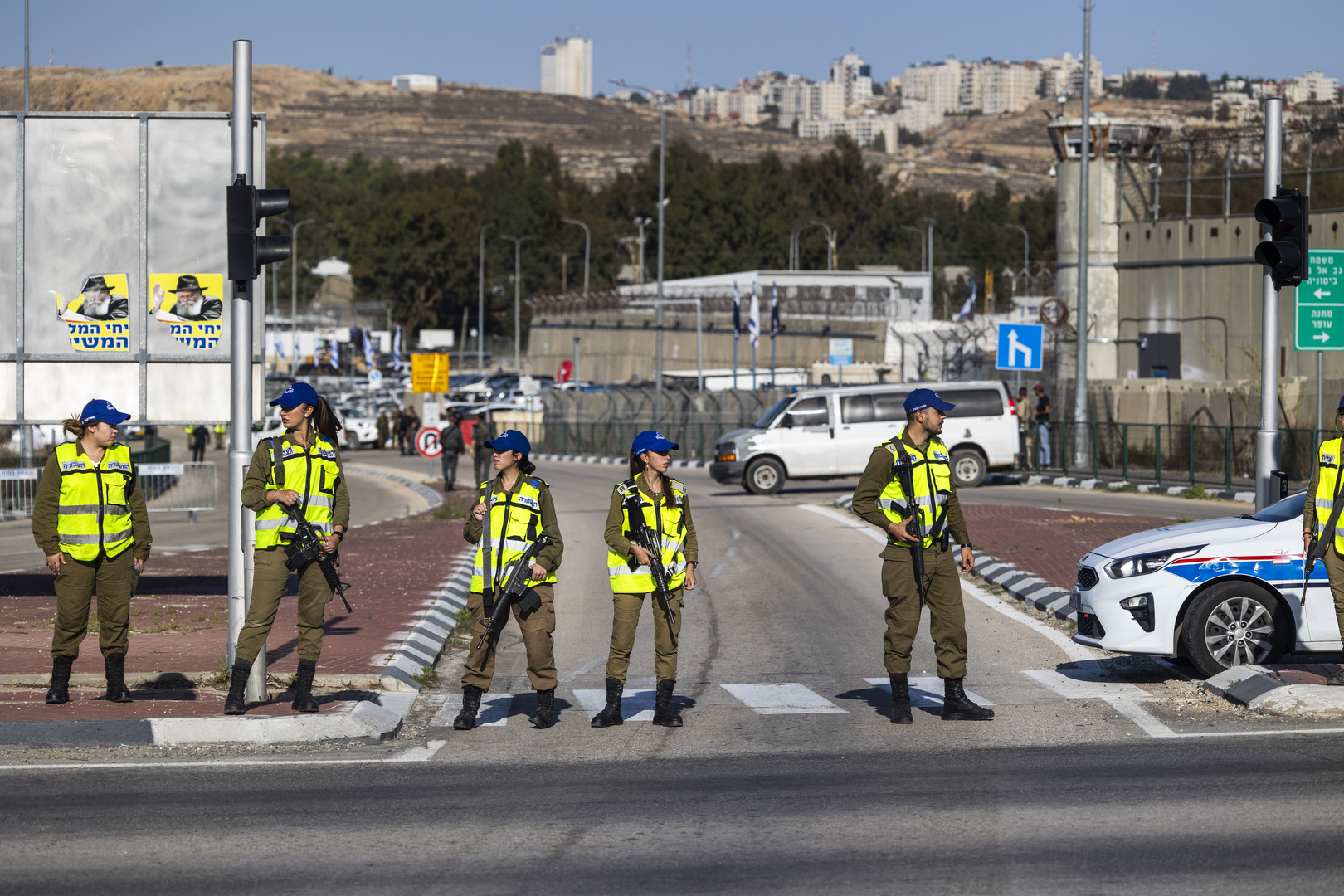 مراسلنا: القوات الإسرائيلية تفرج عن قرابة 400 فلسطيني بعد اعتقالهم من مستشفى "كمال عدوان"