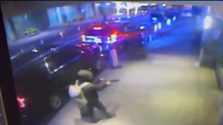 كاميرا مراقبة ترصد لحظة مقتل رئيس أكبر شركة أمريكية للتأمين الصحي في نيويورك
