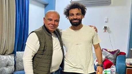 والد محمد صلاح يعلق على الفيديو المتداول بشأن انتقال "مو" للهلال السعودي (فيديو)