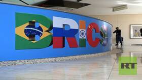 ضابط مخابرات أمريكي سابق يعلق على تهديدات ترامب لدول "بريكس"