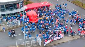 ألمانيا.. إضراب ما يقرب من 100 ألف عامل في "فولكسفاغن"