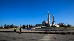 رئيس الحكومة السورية يدعو لاتخاذ قرارات وإجراءات عاجلة لمواجهة الظروف الاستثنائية في حلب