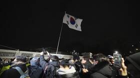 حزب المعارضة الرئيسي في كوريا الجنوبية: الدبابات والمركبات المدرعة والجنود سيسيطرون على البلاد قريبا