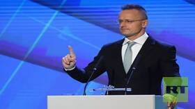 سيارتو: الناتو يريد أن تقاتل أوكرانيا حتى آخر جندي شاب