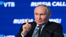 بوتين: الولايات المتحدة تستهلك أكثر مما تنتج وتستغل بالدولار اقتصادات الدول الأخرى