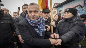 رومانيا: جورجيسكو يصف إلغاء الانتخابات الرئاسية بالانقلاب ويدعو لحماية إرادة الشعب