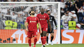 لاعب ليفربول يكشف عن تعرض محمد صلاح لموقف عنصري