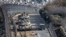 الجيش الإسرائيلي يرسل تعزيزات إلى القنيطرة السورية ويرفع أعلام إسرائيلية في بلدة خضر.. فيديو