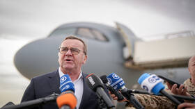 بيستوريوس: لا يجوز أن نكون في موقف المتفرج تجاه ما يحدث في سوريا