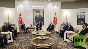 أردوغان يبحث مع بلينكن الملف السوري ويهدد بإجراءات ضد العمال الكردستاني و"داعش النشيط"