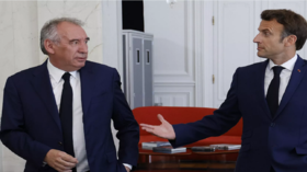 ماكرون يختار فرنسوا بايرو رئيسا للوزراء