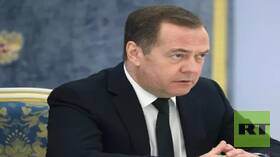 مدفيديف يكشف عن الخيار الوحيد أمام أوكرانيا لتجنب زوالها من الخريطة