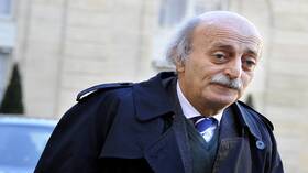 وليد جنبلاط يهنئ أحمد الشرع ويتفقان على لقاء قريب في العاصمة السورية دمشق