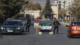 السوريون يصلون لأول مرة إلى منتجع بشار الأسد الشخصي