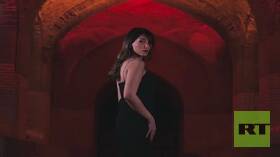 إيران.. الأمن يعتقل مغنية بعد عرض بدون حجاب.. والناشطون يشيدون بشجاعتها (فيديو)