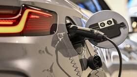 رويترز: فريق ترامب يخطط لفرض قيود على سيارات كهربائية ومكوناتها من الصين