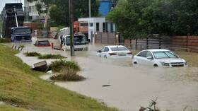 روسيا.. أمطار غزيرة تغرق الطرقات والسيارت وتسبب انهيارات أرضية في سوتشي (فيديو)