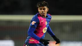 بمناسبة تخرجه من الثانوية وإنجازاته الكروية.. منتج خاص باسم لامين جمال (صور)