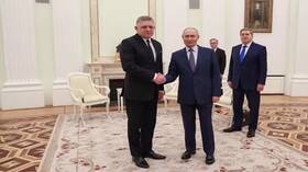 الرئيس الروسي يجري محادثات مع رئيس وزراء سلوفاكيا في الكرملين