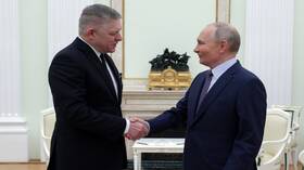 "له بعد سياسي خارجي قوي للغاية".. الرئيس السلوفاكي يعلق على لقاء فيتسو وبوتين