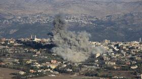 مراسلتنا في لبنان: الجيش الإسرائيلي ينفذ عملية نسف كبيرة في ميس الجبل ويفجر منازل في مارون الراس