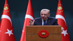محادثات هاتفية بين أردوغان وبن زايد
